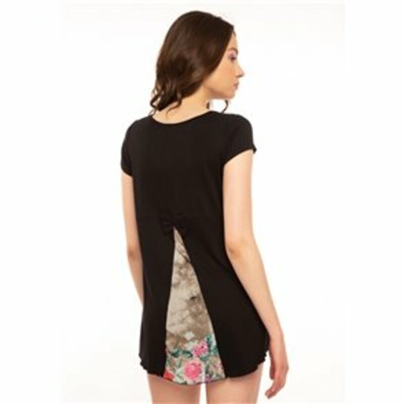 COTTON BLOUSE WITH SHORT SLEEVE AND DESIGN AT THE BACK