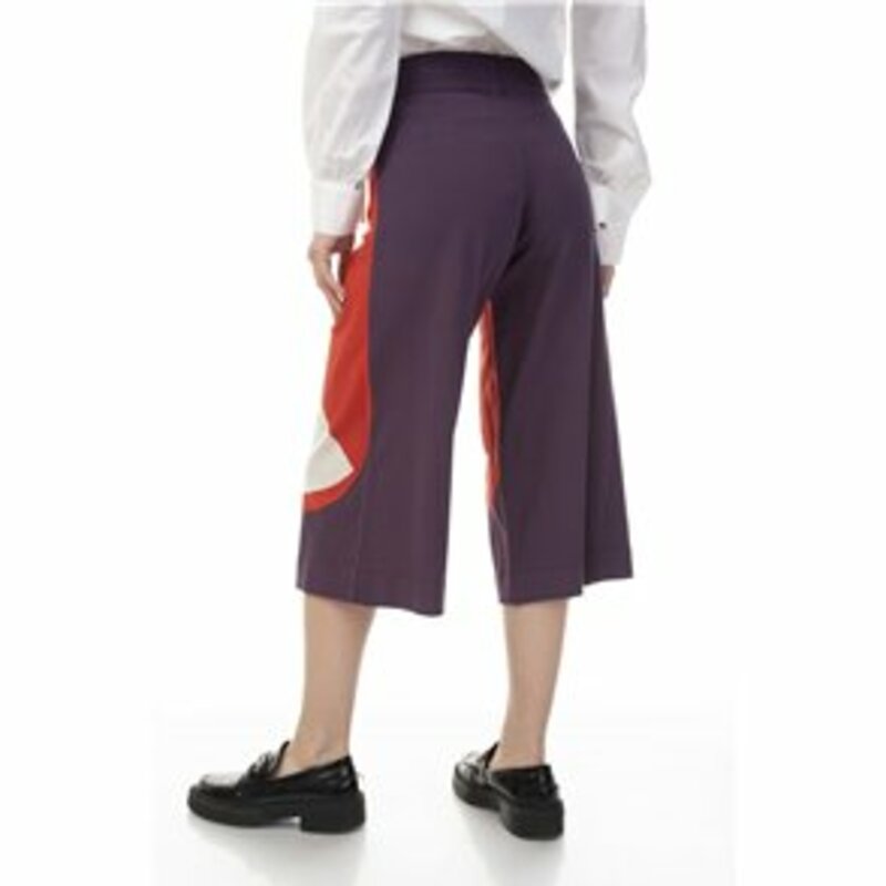 Two-tone capri pants