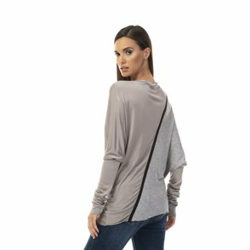 Two-tone blouse with a smiley neckline