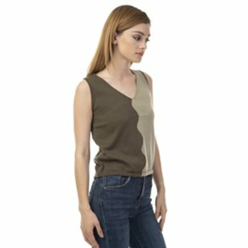 Two-tone sleeveless V-neck blouse