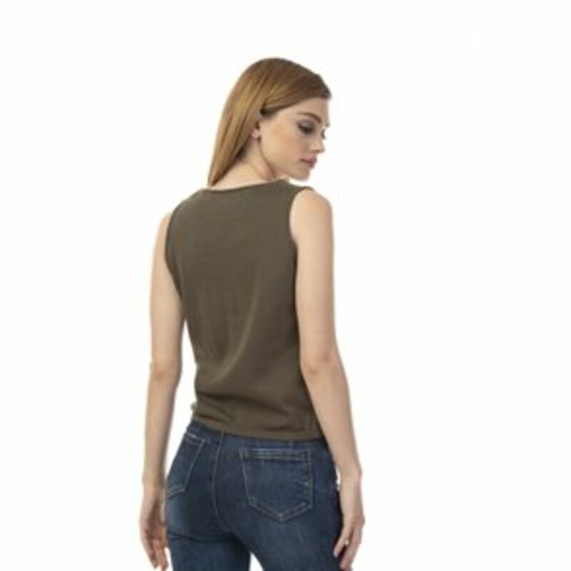 Two-tone sleeveless V-neck blouse