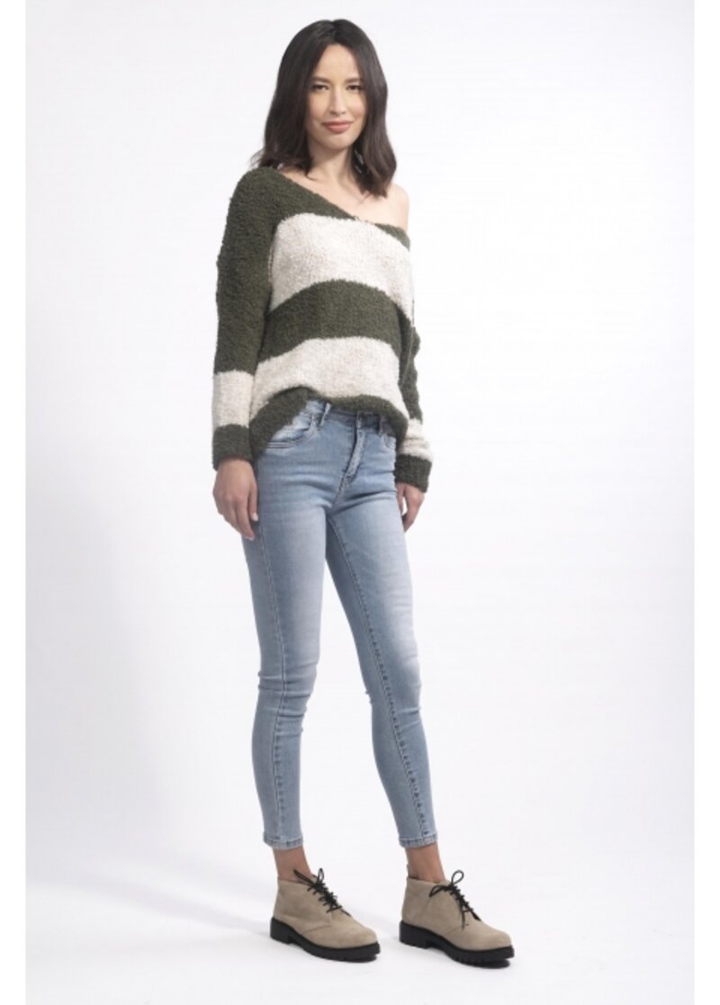 KNITTED BLOUSE WITH V-NECK AND STRIPES