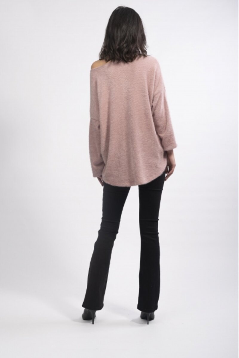 KNITTED BLOUSE WITH SOFT TEXTURE ΑΤ ΤΗΕ ΒΟΤΤΟΜ