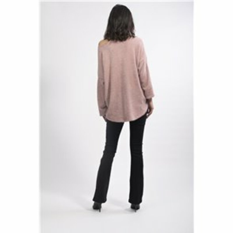 KNITTED BLOUSE WITH SOFT TEXTURE ΑΤ ΤΗΕ ΒΟΤΤΟΜ