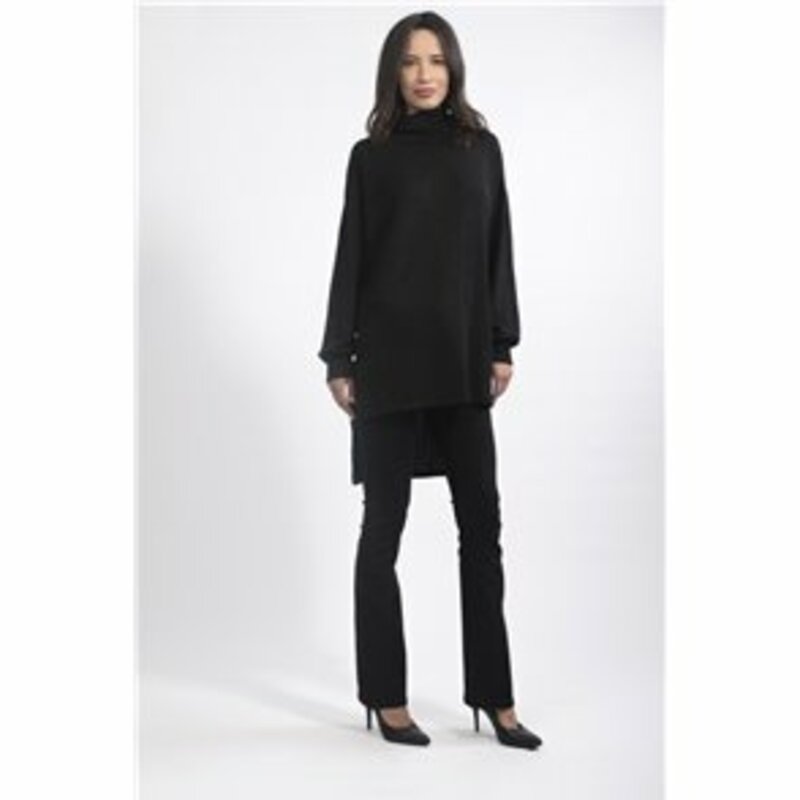 KNITTED LONG BLOUSE WITH HIGH-NECKED AND ASYMMETRIC AT THE BOTTOM