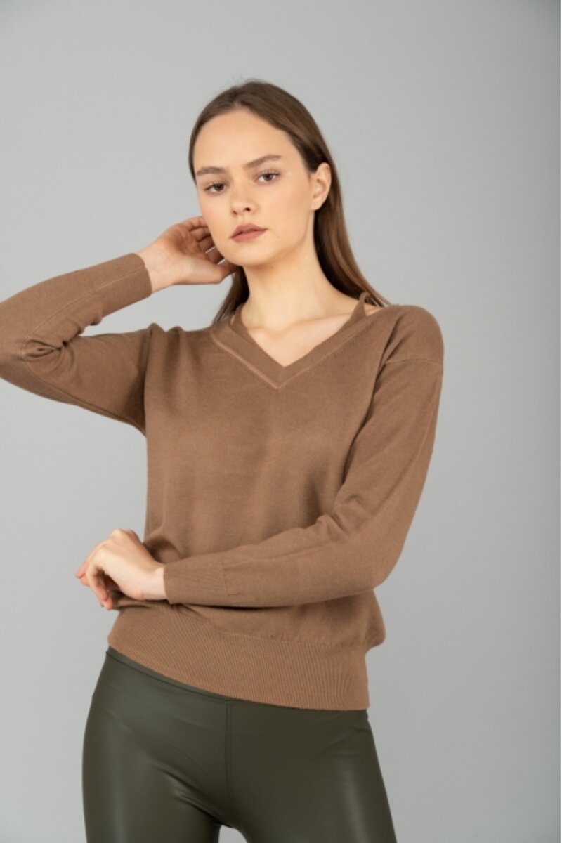 WOOL BLOUSE WITH V NECK AND STRAP ON THE SHOULDERS