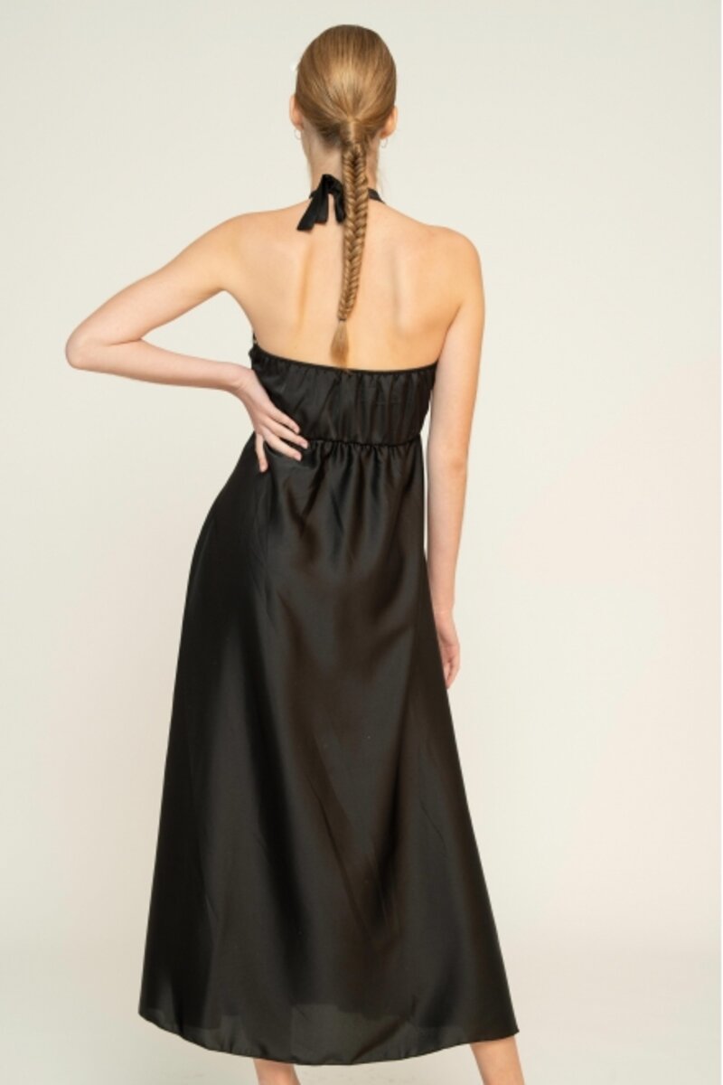 LONG SATEN DRESS WITH OPENING IN THE FOOT AND OPEN DECOLLETAGE